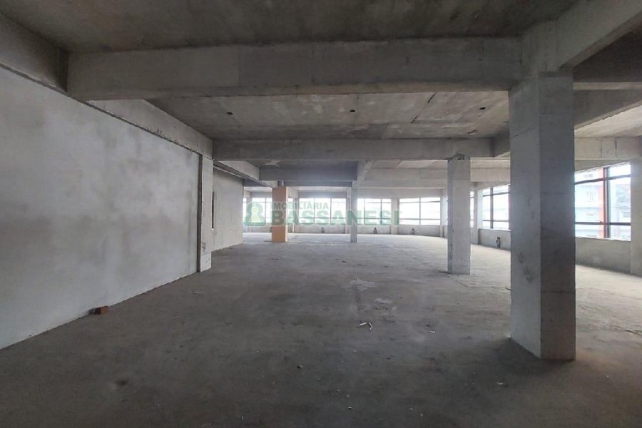Sala com 600m², no bairro Centro em Caxias do Sul para Alugar