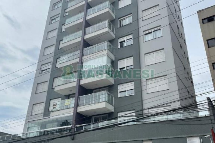 Apartamento com 120m², 3 dormitórios, 2 vagas, no bairro Exposição em Caxias do Sul para Comprar