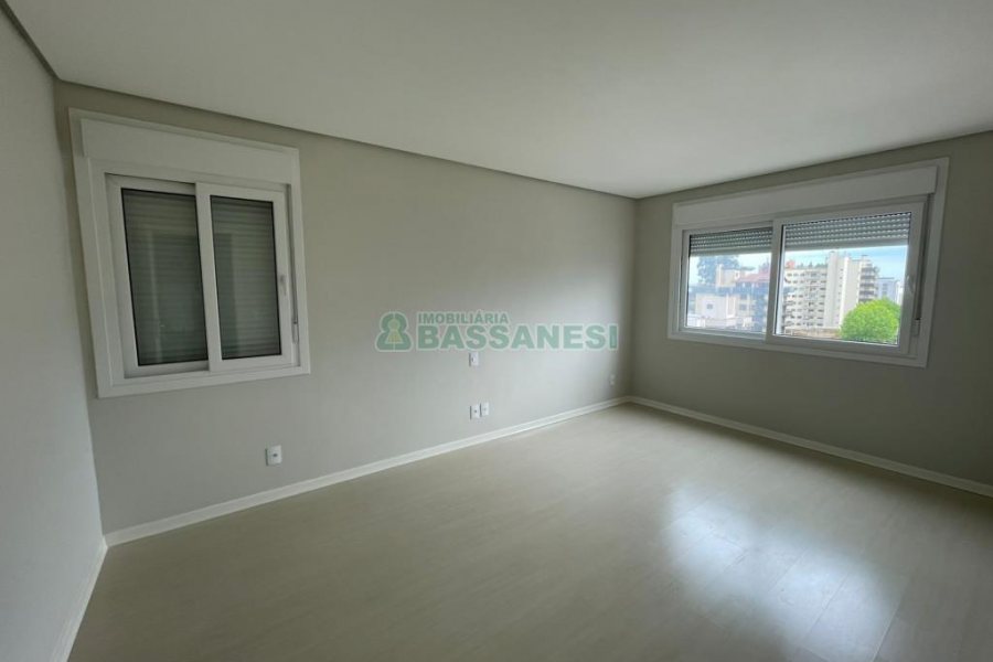 Apartamento com 120m², 3 dormitórios, 2 vagas, no bairro Exposição em Caxias do Sul para Comprar