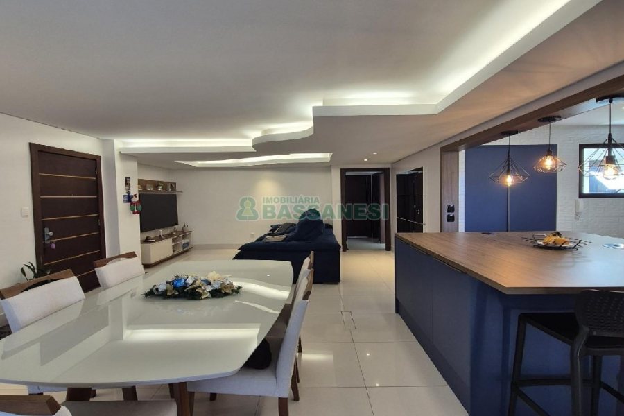 Apto Mobiliado com 160m², 3 dormitórios, 2 vagas, no bairro São Pelegrino em Caxias do Sul para Alugar