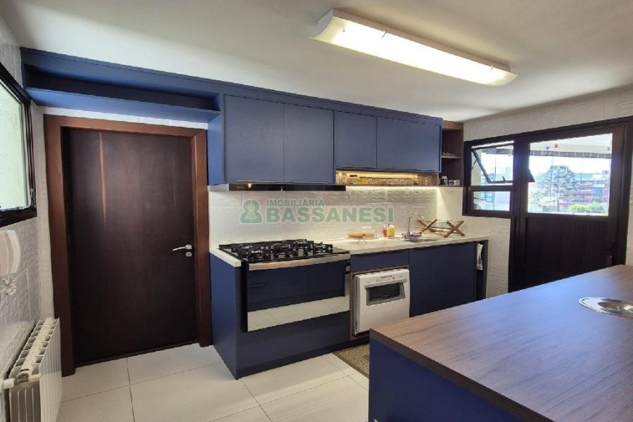 Apto Mobiliado com 160m², 3 dormitórios, 2 vagas, no bairro São Pelegrino em Caxias do Sul para Alugar