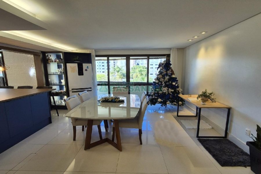 Apto Mobiliado com 160m², 3 dormitórios, 2 vagas, no bairro São Pelegrino em Caxias do Sul para Alugar