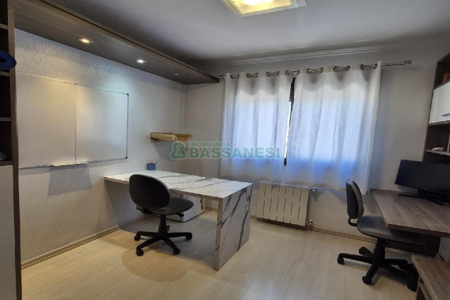Apto Mobiliado com 160m², 3 dormitórios, 2 vagas, no bairro São Pelegrino em Caxias do Sul para Alugar