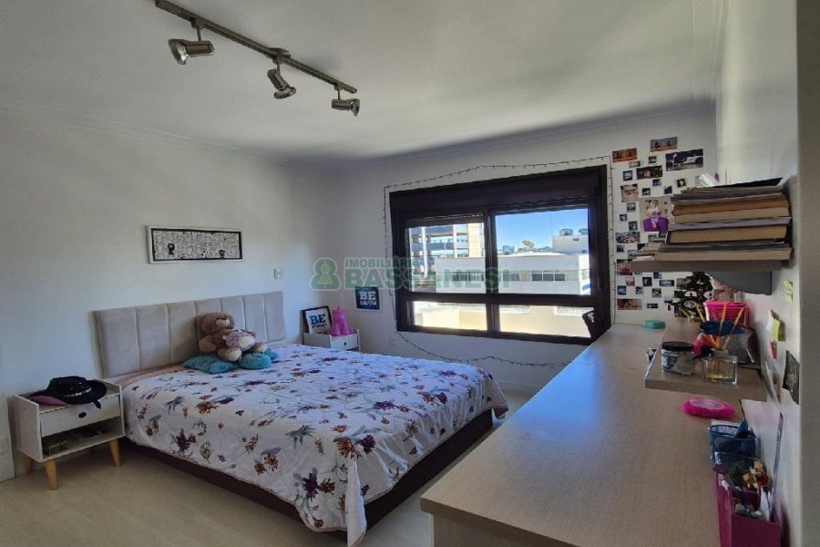 Apto Mobiliado com 160m², 3 dormitórios, 2 vagas, no bairro São Pelegrino em Caxias do Sul para Alugar