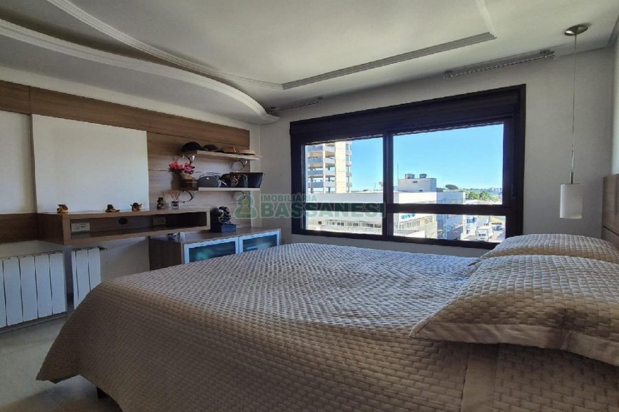 Apto Mobiliado com 160m², 3 dormitórios, 2 vagas, no bairro São Pelegrino em Caxias do Sul para Alugar