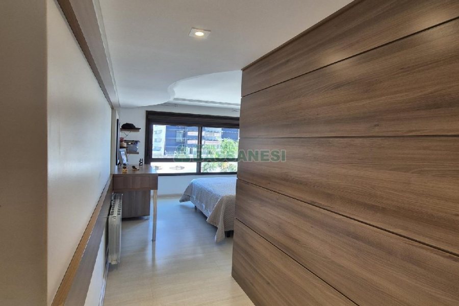 Apto Mobiliado com 160m², 3 dormitórios, 2 vagas, no bairro São Pelegrino em Caxias do Sul para Alugar
