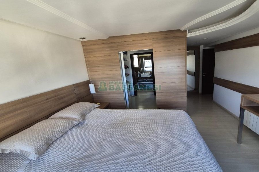 Apto Mobiliado com 160m², 3 dormitórios, 2 vagas, no bairro São Pelegrino em Caxias do Sul para Alugar
