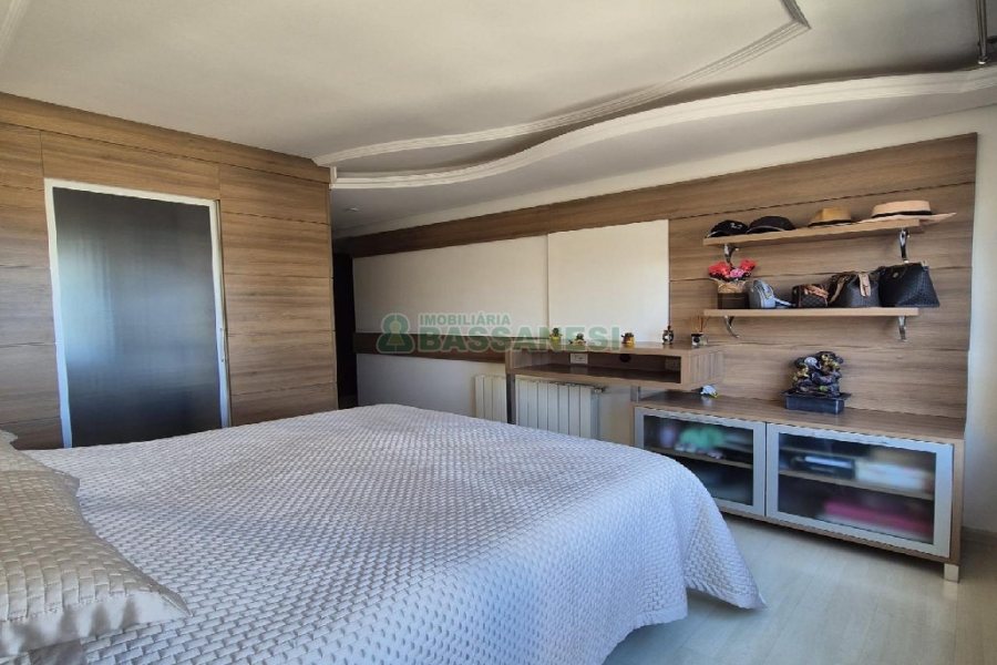 Apto Mobiliado com 160m², 3 dormitórios, 2 vagas, no bairro São Pelegrino em Caxias do Sul para Alugar