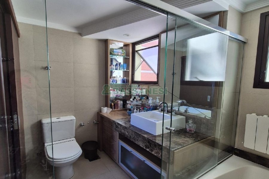 Apto Mobiliado com 160m², 3 dormitórios, 2 vagas, no bairro São Pelegrino em Caxias do Sul para Alugar