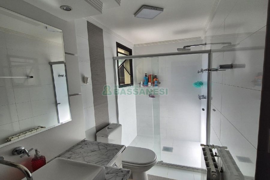 Apto Mobiliado com 160m², 3 dormitórios, 2 vagas, no bairro São Pelegrino em Caxias do Sul para Alugar