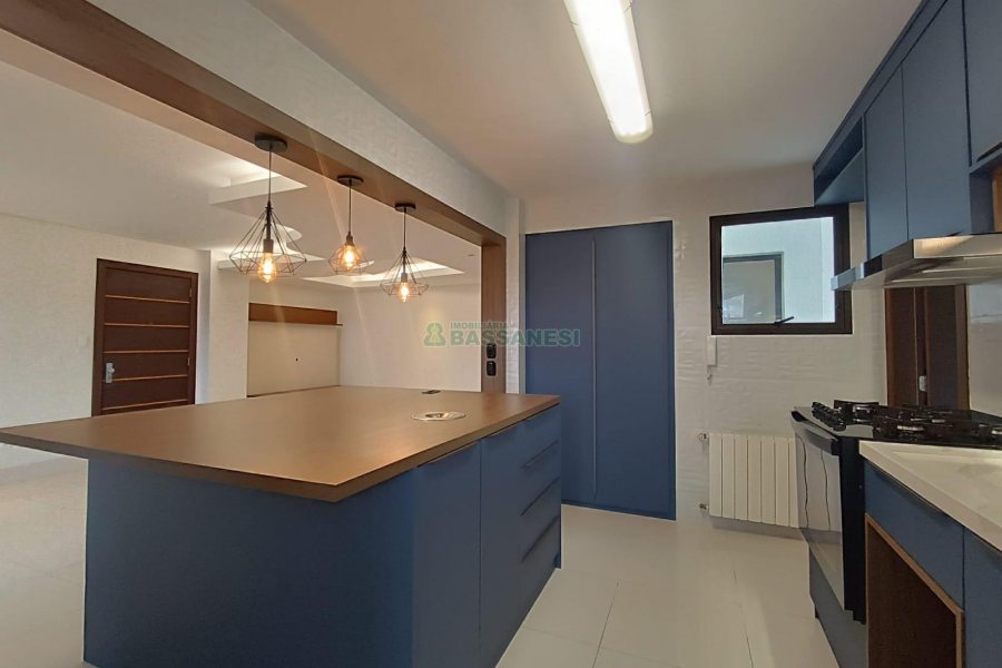 Apto Mobiliado com 160m², 3 dormitórios, 2 vagas, no bairro São Pelegrino em Caxias do Sul para Alugar