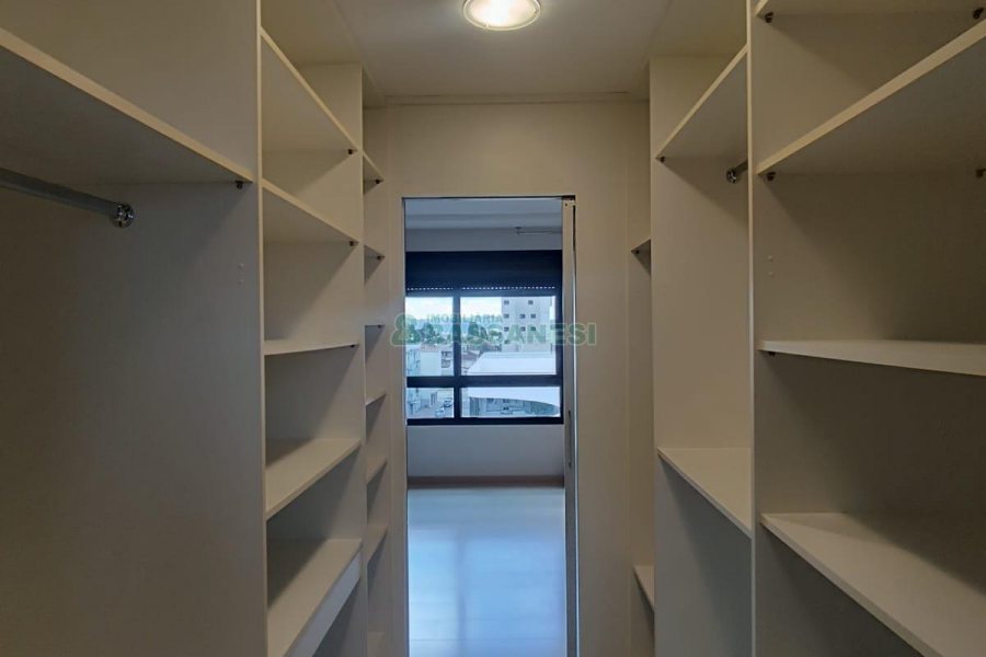 Apto Mobiliado com 160m², 3 dormitórios, 2 vagas, no bairro São Pelegrino em Caxias do Sul para Alugar