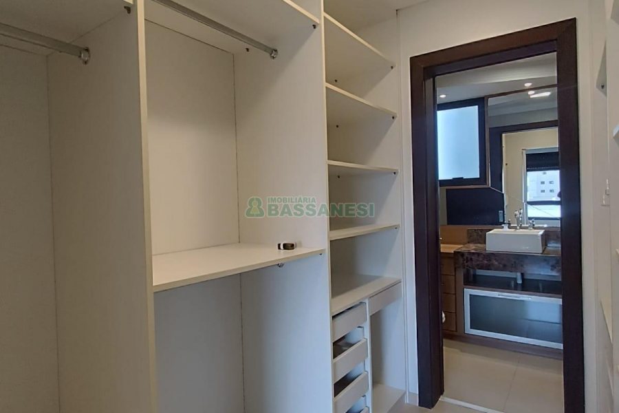 Apto Mobiliado com 160m², 3 dormitórios, 2 vagas, no bairro São Pelegrino em Caxias do Sul para Alugar