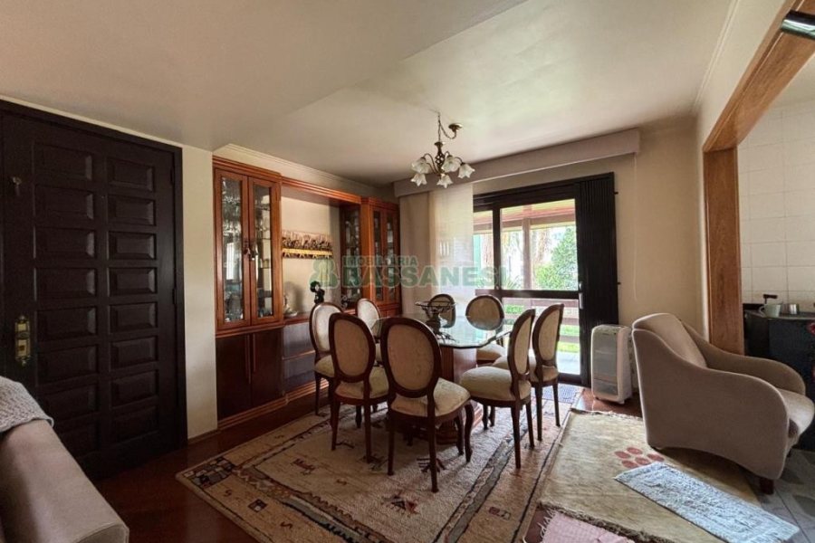 Casa com 383m², 4 dormitórios, 2 vagas, no bairro Bela Vista em Caxias do Sul para Comprar