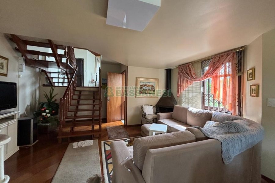 Casa com 383m², 4 dormitórios, 2 vagas, no bairro Bela Vista em Caxias do Sul para Comprar