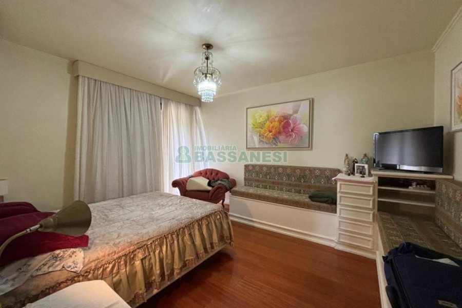 Casa com 383m², 4 dormitórios, 2 vagas, no bairro Bela Vista em Caxias do Sul para Comprar