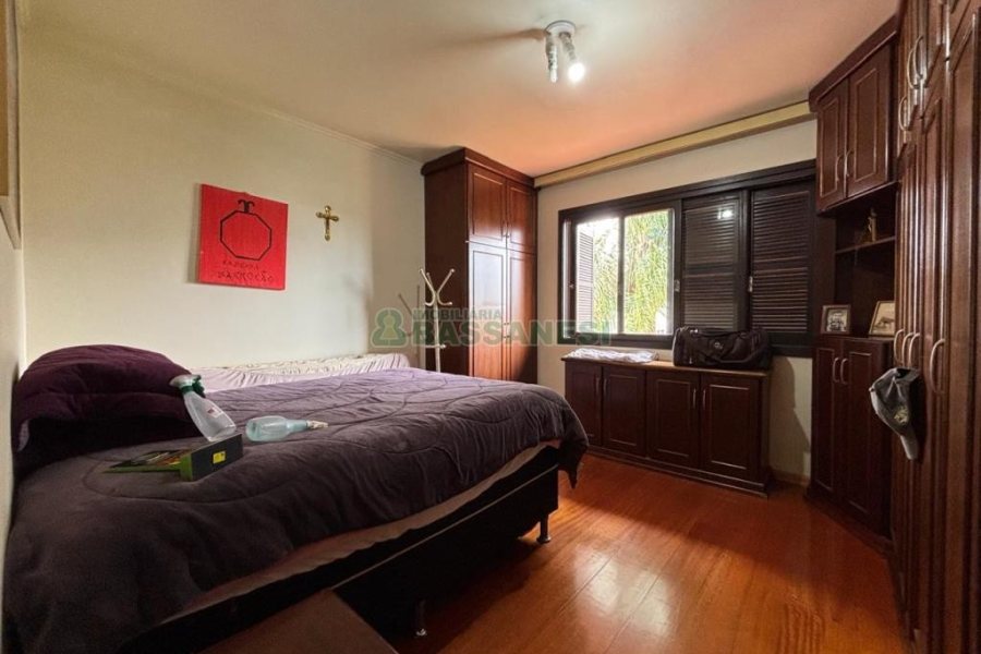 Casa com 383m², 4 dormitórios, 2 vagas, no bairro Bela Vista em Caxias do Sul para Comprar