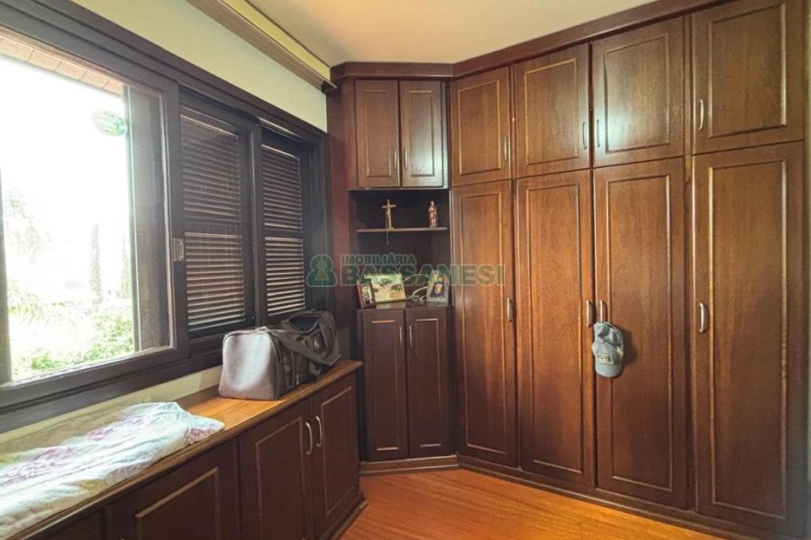 Casa com 383m², 4 dormitórios, 2 vagas, no bairro Bela Vista em Caxias do Sul para Comprar