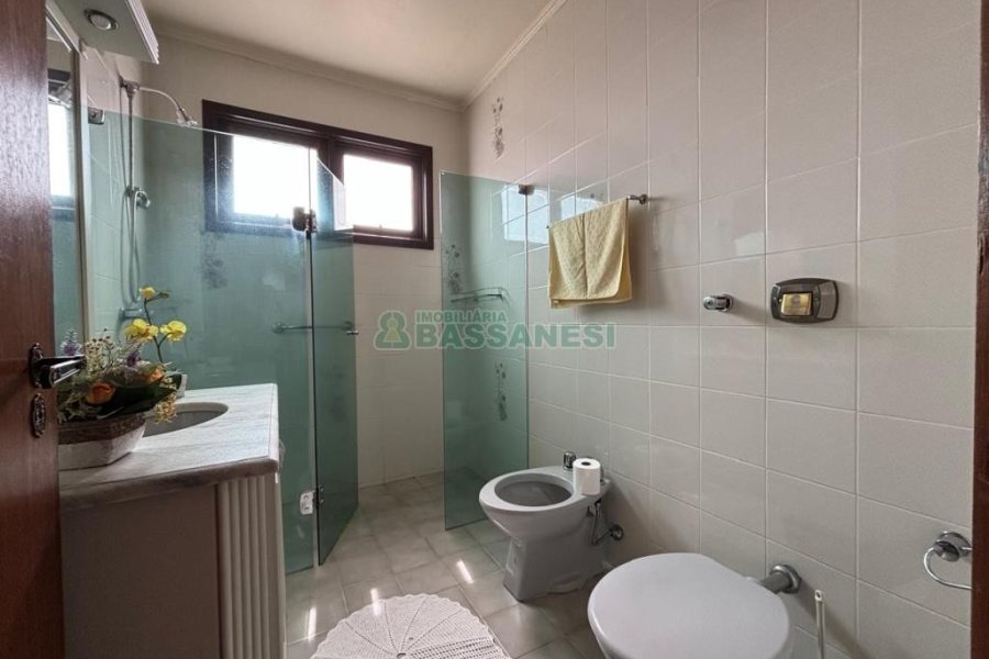 Casa com 383m², 4 dormitórios, 2 vagas, no bairro Bela Vista em Caxias do Sul para Comprar