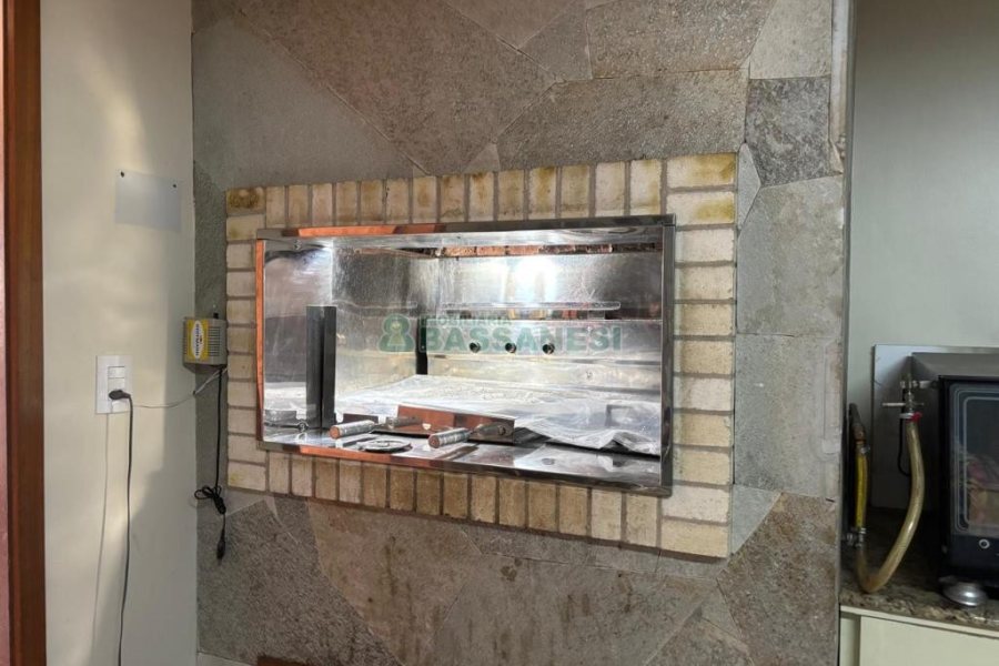 Casa com 383m², 4 dormitórios, 2 vagas, no bairro Bela Vista em Caxias do Sul para Comprar