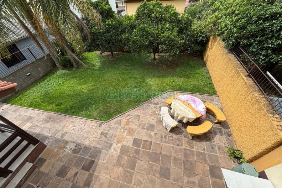 Casa com 383m², 4 dormitórios, 2 vagas, no bairro Bela Vista em Caxias do Sul para Comprar