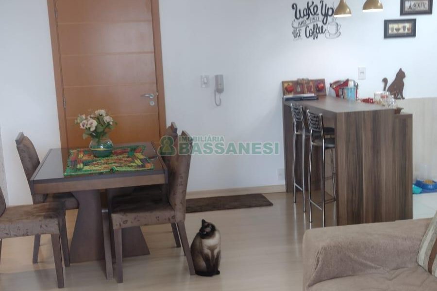 Apartamento com 81m², 2 dormitórios, 1 vaga, no bairro Petrópolis em Caxias do Sul para Comprar