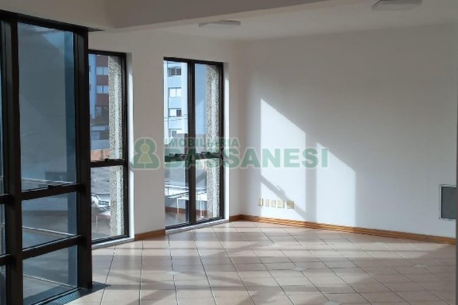 Sala com 56m², 1 vaga, no bairro Centro em Caxias do Sul para Alugar