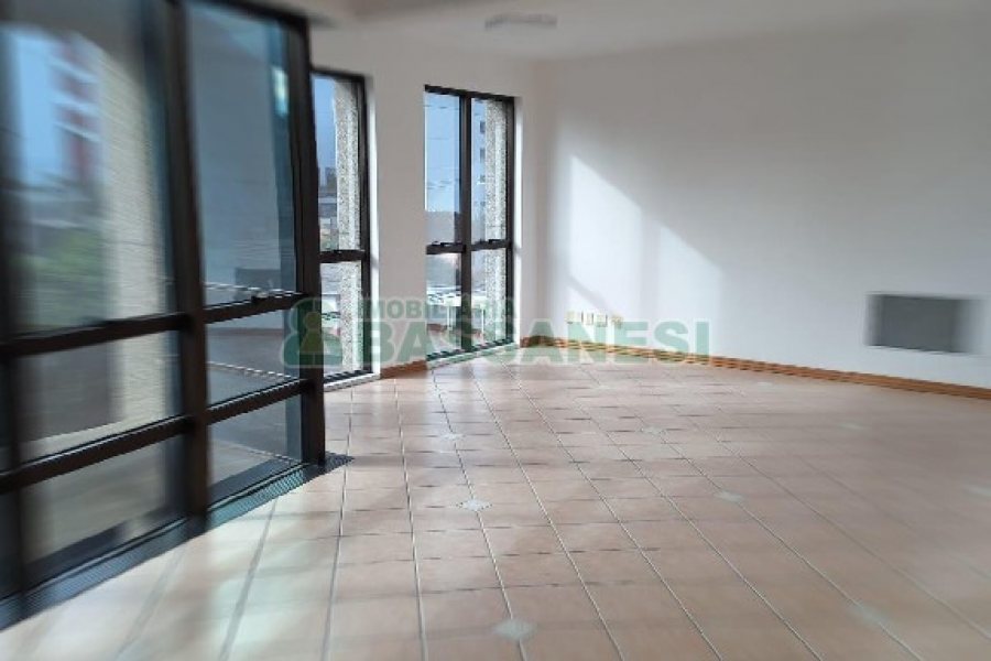 Sala com 56m², 1 vaga, no bairro Centro em Caxias do Sul para Alugar