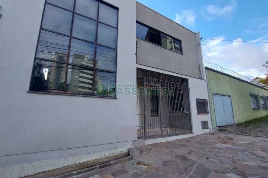 Casa Comercial com 300m², 3 dormitórios, no bairro Nossa Senhora de Lourdes em Caxias do Sul para Alugar ou Comprar