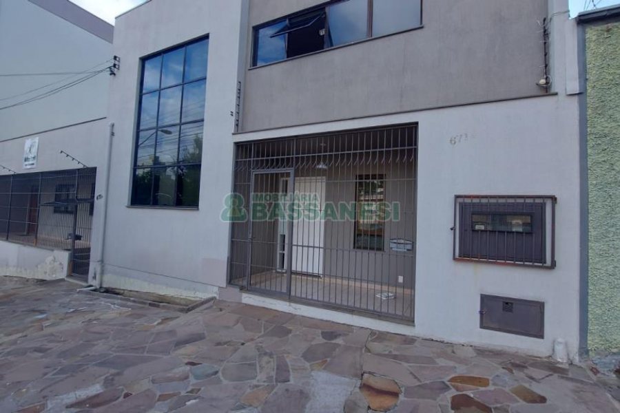 Casa Comercial com 300m², 3 dormitórios, no bairro Nossa Senhora de Lourdes em Caxias do Sul para Alugar ou Comprar