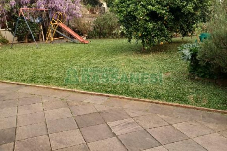 Casa com 249m², 3 dormitórios, 3 vagas, no bairro Nossa Senhora de Lourdes em Caxias do Sul para Comprar