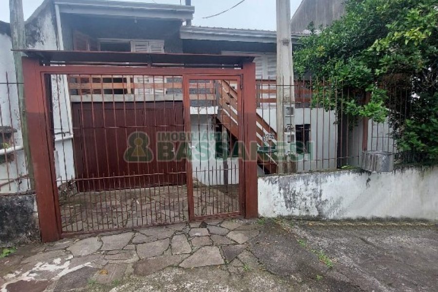 Casa com 90m², 2 dormitórios, 2 vagas, no bairro Santa Corona em Caxias do Sul para Alugar