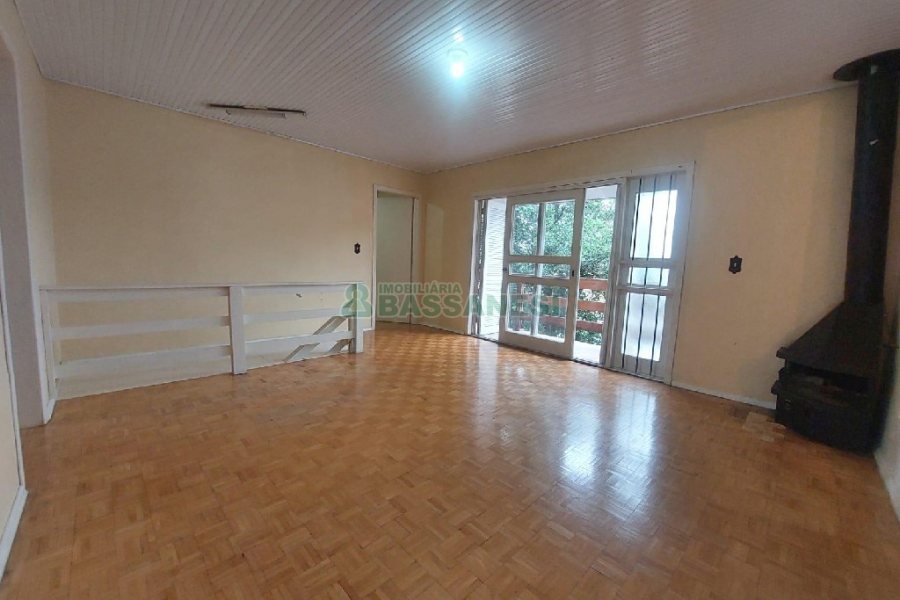 Casa com 90m², 2 dormitórios, 2 vagas, no bairro Santa Corona em Caxias do Sul para Alugar