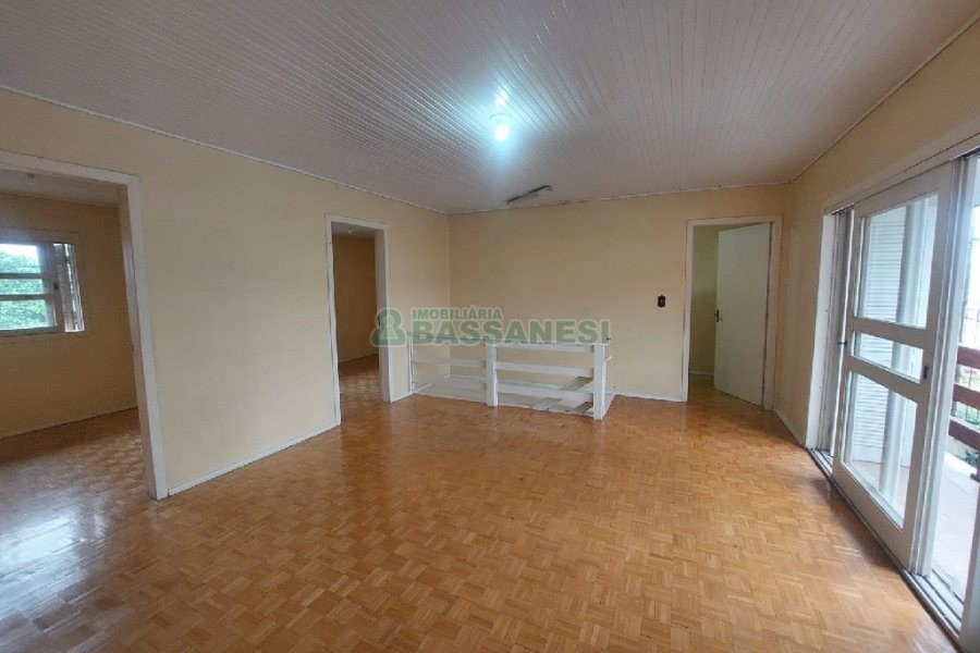 Casa com 90m², 2 dormitórios, 2 vagas, no bairro Santa Corona em Caxias do Sul para Alugar