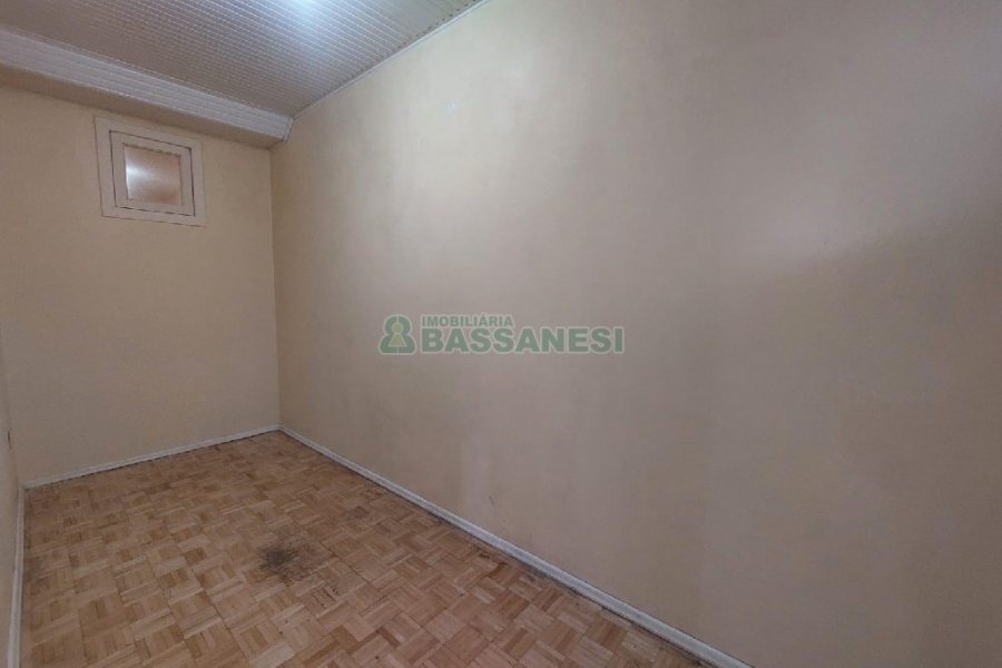 Casa com 90m², 2 dormitórios, 2 vagas, no bairro Santa Corona em Caxias do Sul para Alugar