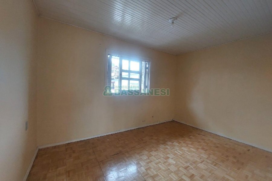 Casa com 90m², 2 dormitórios, 2 vagas, no bairro Santa Corona em Caxias do Sul para Alugar