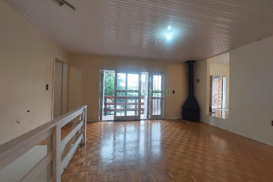 Casa com 90m², 2 dormitórios, 2 vagas, no bairro Santa Corona em Caxias do Sul para Alugar