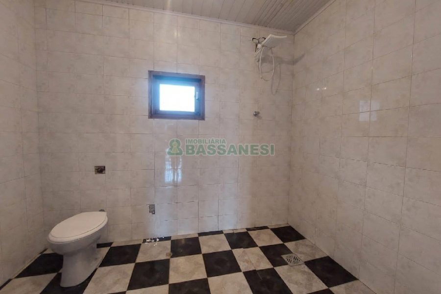 Casa com 90m², 2 dormitórios, 2 vagas, no bairro Santa Corona em Caxias do Sul para Alugar