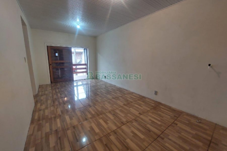 Casa com 90m², 2 dormitórios, 2 vagas, no bairro Santa Corona em Caxias do Sul para Alugar