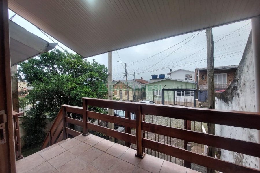 Casa com 90m², 2 dormitórios, 2 vagas, no bairro Santa Corona em Caxias do Sul para Alugar