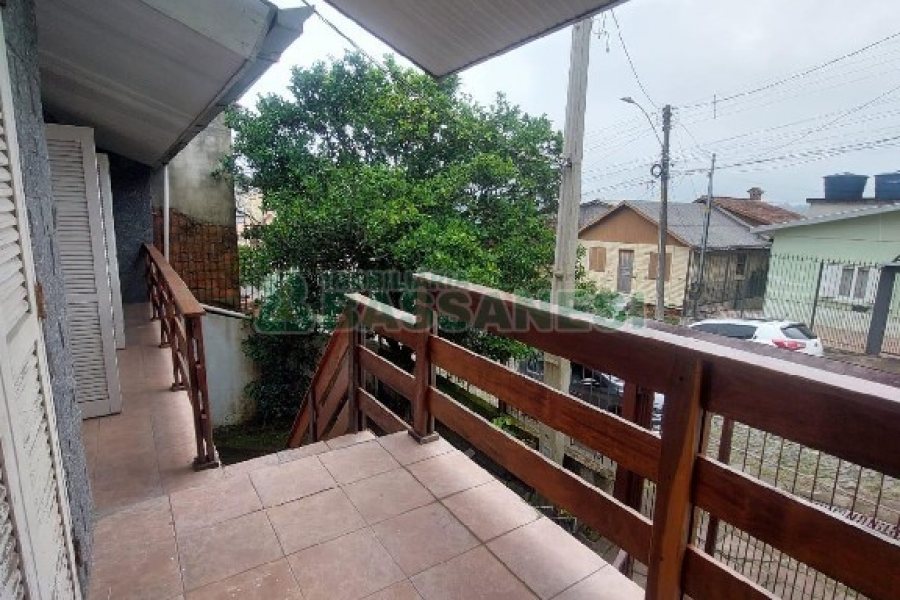 Casa com 90m², 2 dormitórios, 2 vagas, no bairro Santa Corona em Caxias do Sul para Alugar