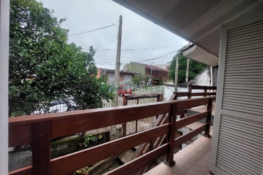 Casa com 90m², 2 dormitórios, 2 vagas, no bairro Santa Corona em Caxias do Sul para Alugar