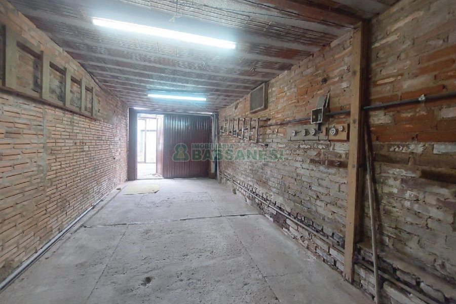 Casa com 90m², 2 dormitórios, 2 vagas, no bairro Santa Corona em Caxias do Sul para Alugar