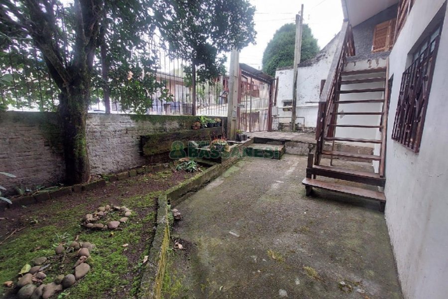 Casa com 90m², 2 dormitórios, 2 vagas, no bairro Santa Corona em Caxias do Sul para Alugar