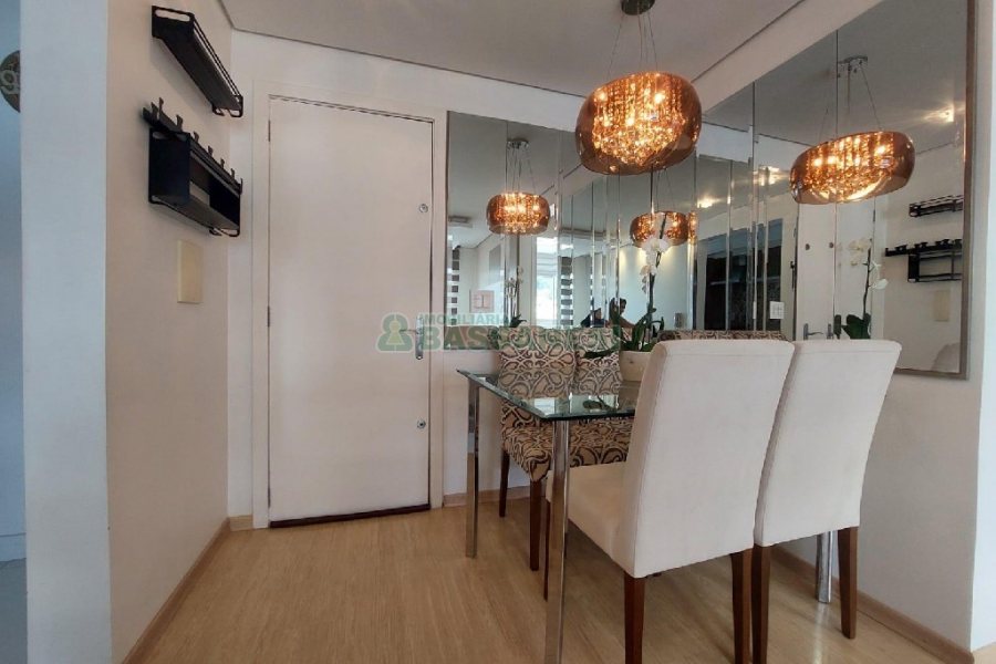 Apto Mobiliado com 60m², 2 dormitórios, 1 vaga, no bairro São Caetano em Caxias do Sul para Alugar