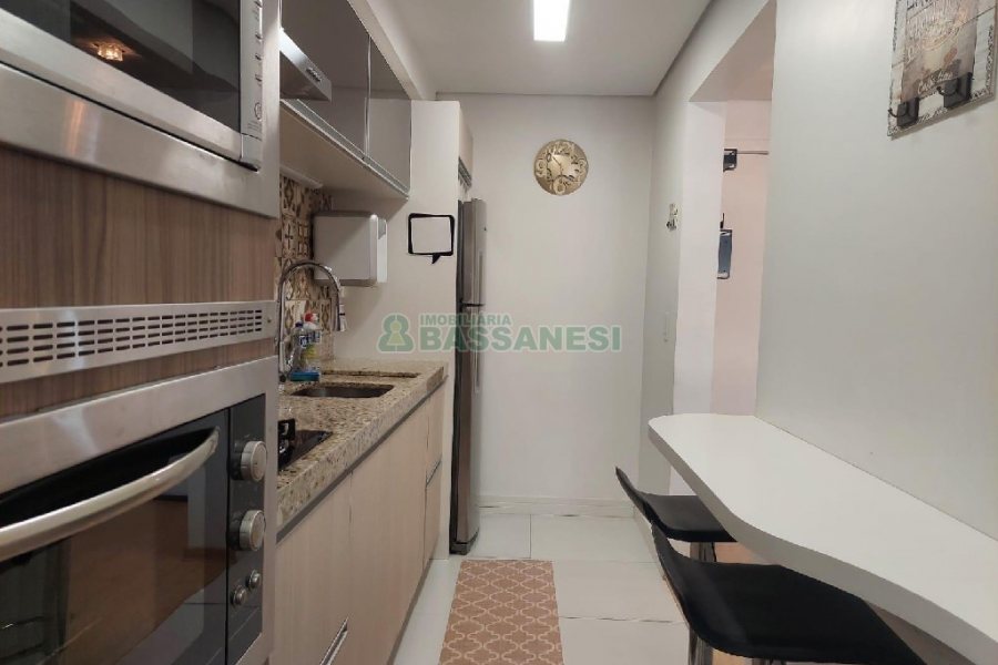 Apto Mobiliado com 60m², 2 dormitórios, 1 vaga, no bairro São Caetano em Caxias do Sul para Alugar