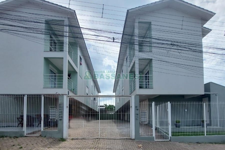 Sobrado com 82m², 2 dormitórios, 1 vaga, no bairro Nossa Senhora do Rosário em Caxias do Sul para Comprar