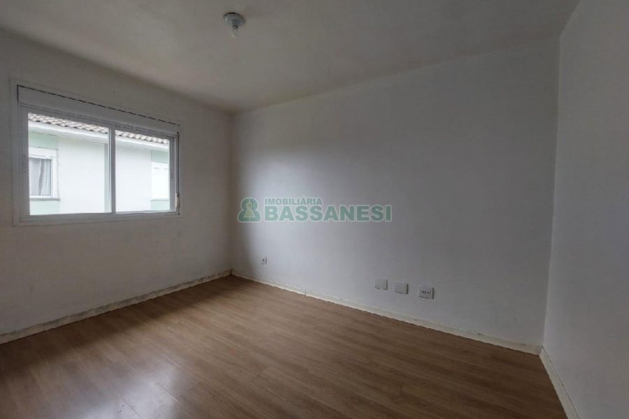 Sobrado com 82m², 2 dormitórios, 1 vaga, no bairro Nossa Senhora do Rosário em Caxias do Sul para Comprar