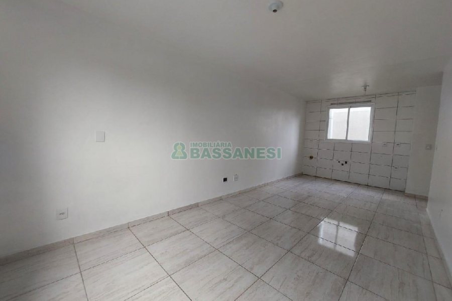 Sobrado com 82m², 2 dormitórios, 1 vaga, no bairro Nossa Senhora do Rosário em Caxias do Sul para Comprar