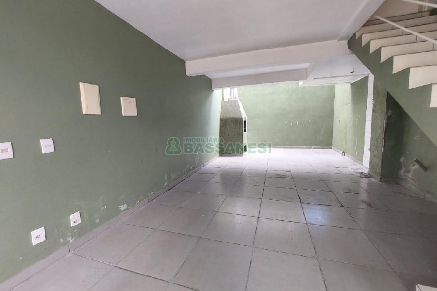Sobrado com 82m², 2 dormitórios, 1 vaga, no bairro Nossa Senhora do Rosário em Caxias do Sul para Comprar
